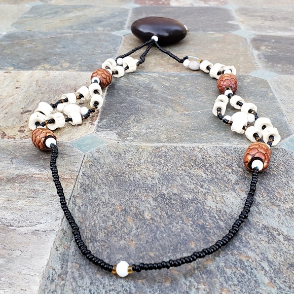 ☆ Vintage Wood & Shell Necklace ☆ - Picture 6 of 8